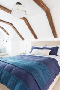 attic-bedroom-ideas-wooden-ceiling-beams-white-walls