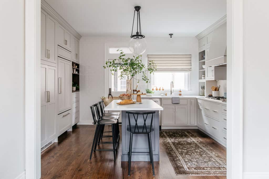 light+gray+kitchen+design