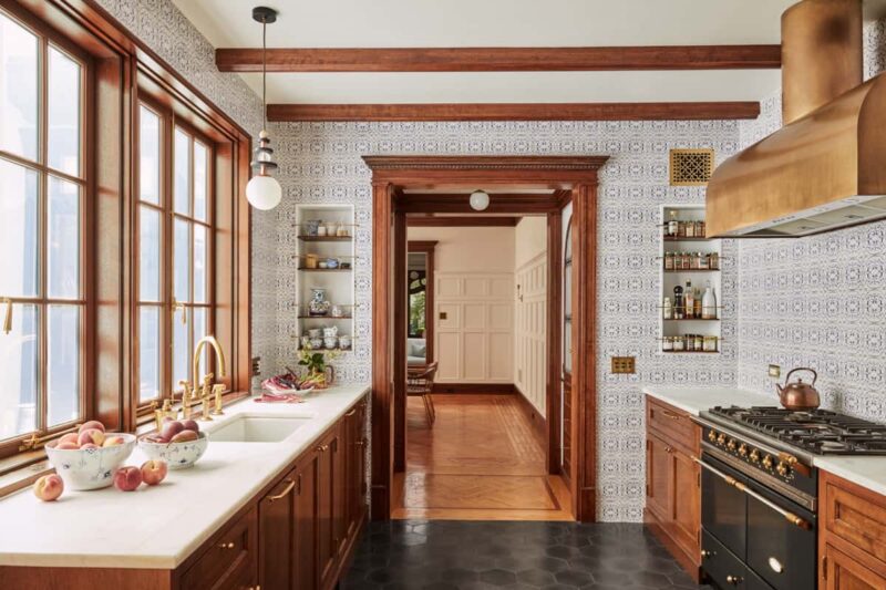 How to Decorate Old Houses, According to an Interior Designer