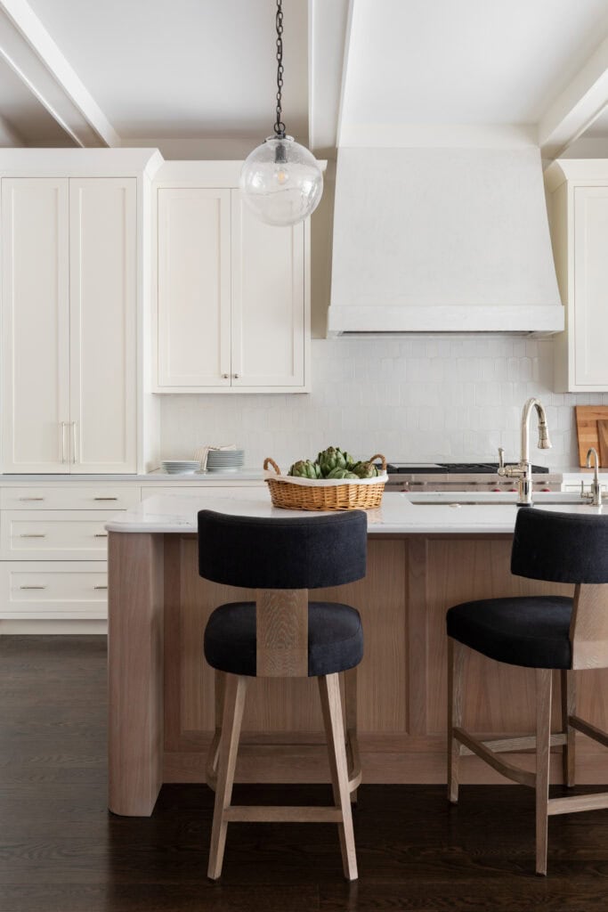 custom white kitchen cabinets 