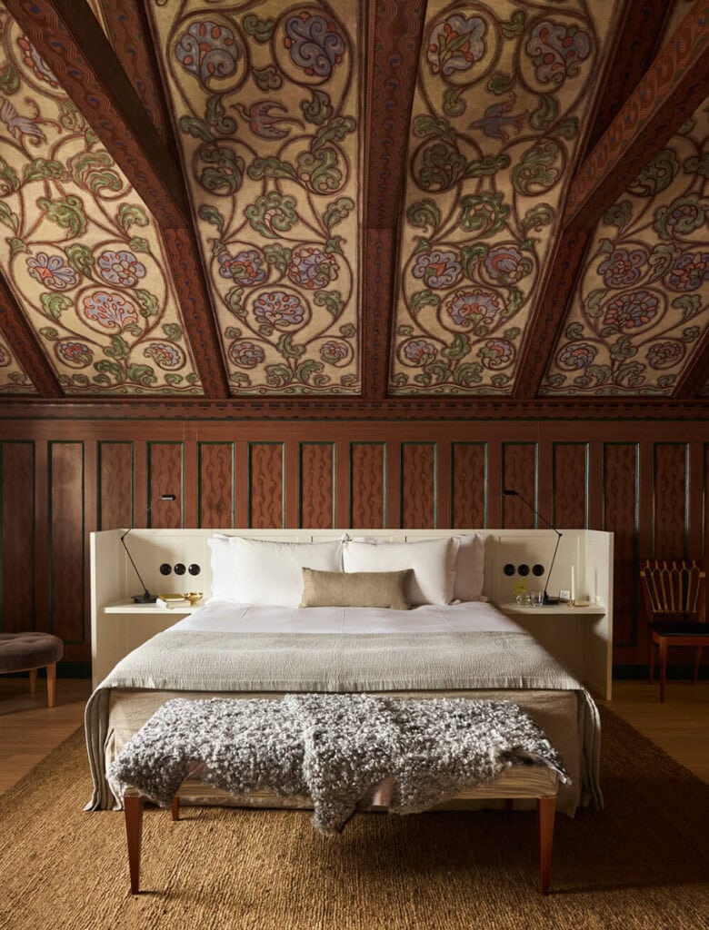 wallpaper hotel bedroom